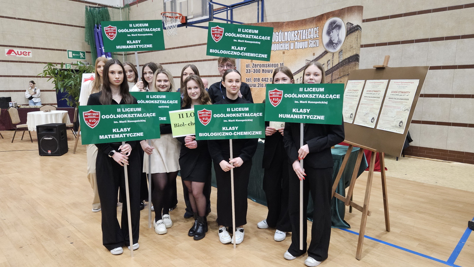 Zdjęcie Targi Szkół 2024 (1)ee8d9161-cb05-4876-b06e-4f9f9669d983.jpg w galerii Targi Szkół i Dzień Otwarty w II LO - 11.03.2024 r.